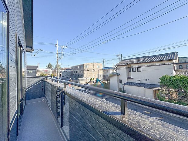 B号棟【バルコニー】朝の澄んだ空気や、夕方に吹く清々しい風を五感で感じられるバルコニー。屋外にあって、住まいの中でも本当の自然を感じられるスペースです。