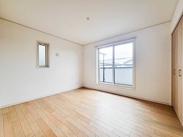 2号棟【洋室-6.5帖】 シンプルにデザインされた室内。家具やレイアウトでお好みの空間に。