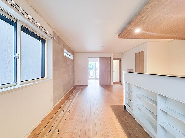 2号棟【Dining】ダイニングテーブルを置いても十分な広さが確保されています。