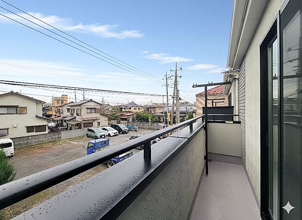 2号棟【バルコニー】 バルコニーから差し込む陽光・通風は、住環境・快適性と共に有り続ける貴重な「財産」です。