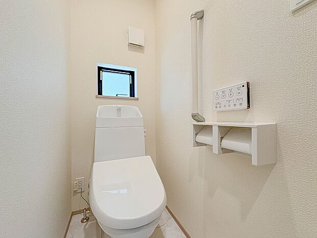 3号棟【トイレ】トイレ・ウォシュレット付。快適で衛生的な洗浄機能付温水シャワートイレです。