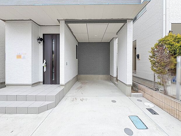 B号棟【駐車場】日々の暮らしにマイカーが必要。そんな方は物件の購入条件に駐車場は必須です。通勤に、家族のお迎えに、お買物に、おでかけに、クルマライフを楽しみたい方に。