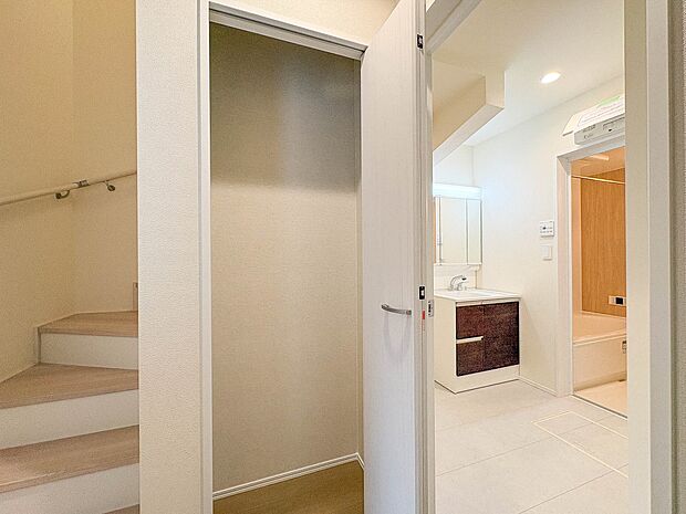 B号棟【収納スペース】収納スペースも十分な大きさがございます。