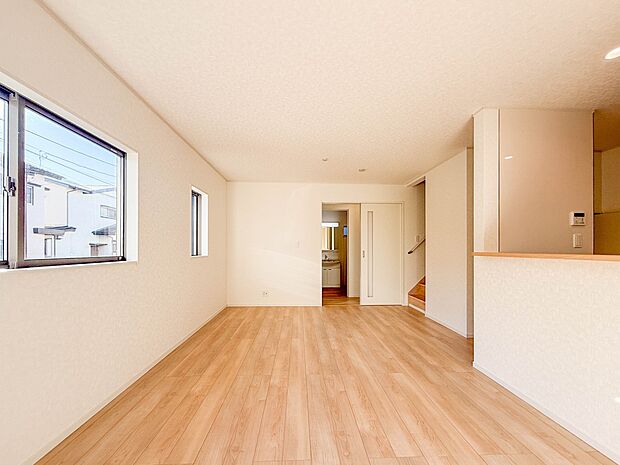 【LDK16帖】 整然とした空間演出、快適な理想の暮らしの実現は家のみの拘りではなく、そこで暮らす方々にとって素敵な環境であることも挙げられると思います。四季折々の変化が奏でる鼓動を楽しんで…