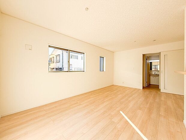 【LDK16帖】通風・採光に優れ、心地よい光と風が溢れています。贅沢で豊かな居住性とプライドを満たすクオリティが見事に調和した住空間。新築ならではの快適なひとときをご体感頂ける筈です。