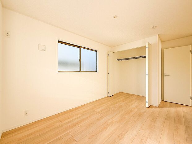 【洋室6.5帖】昨今のトレンドになりつつあるのが、広過ぎず、快適すぎない子ども部屋。勉強と寝るだけの部屋にすることで閉じこもりがなくなり、リビングで過ごす時間が増えると言われています。