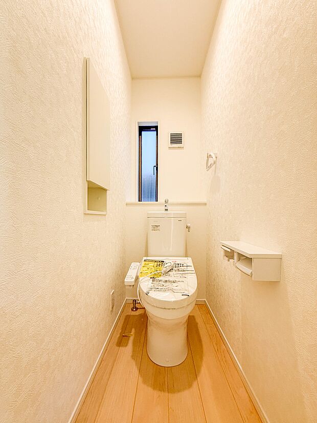 【トイレ】トイレ・ウォシュレット付。快適で衛生的な洗浄機能付温水シャワートイレです。