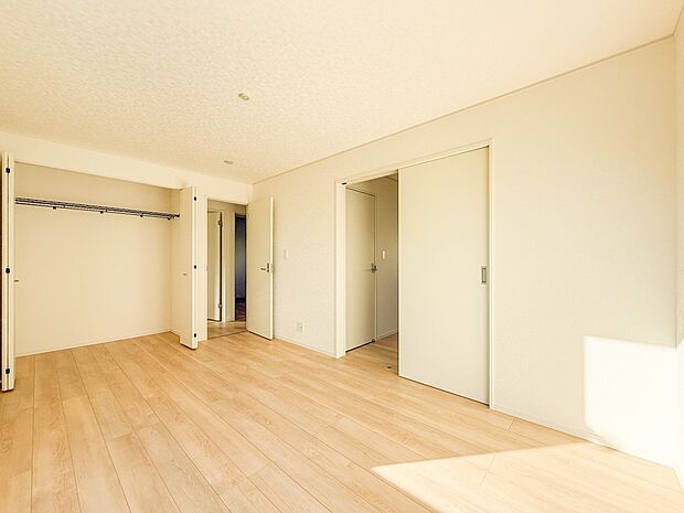 【洋室7.5帖】充実した生活は伸びやかな居室空間から始まります。快適に・伸びやかに。心の潤いを求める方々へ。