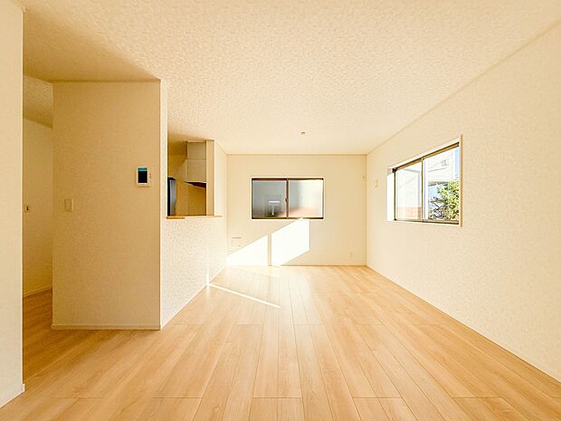 【LDK16帖】忙しい朝でも家族揃って食事をしたいゆとりあるダイニングスペース。