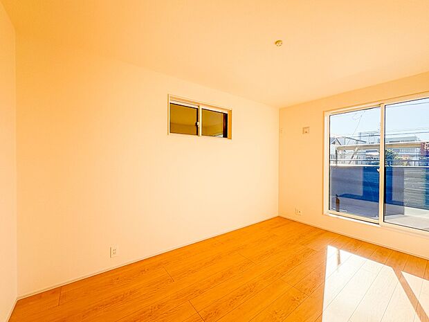 【寝室6.75帖】シンプルな内装はおしゃれのポイントです。シンプルは華美より飽きがこないからです。色や模様でおしゃれ感をだす。それがシンプルイズビューティーです。