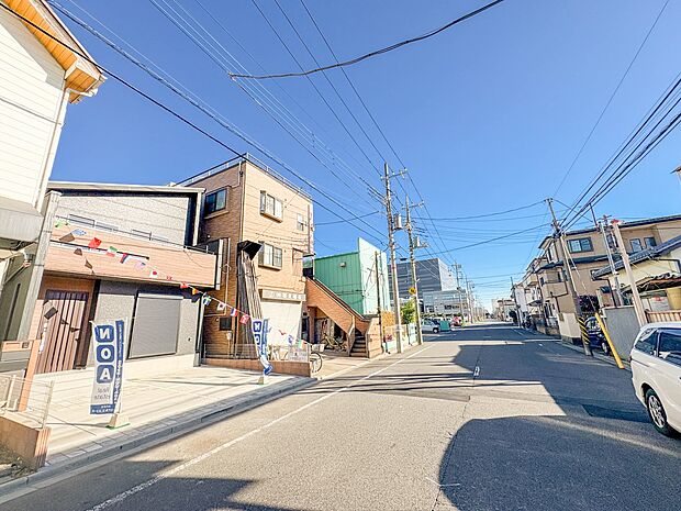 【前面道路10？】車の通行が少ないので、静かな住環境を維持することができます。