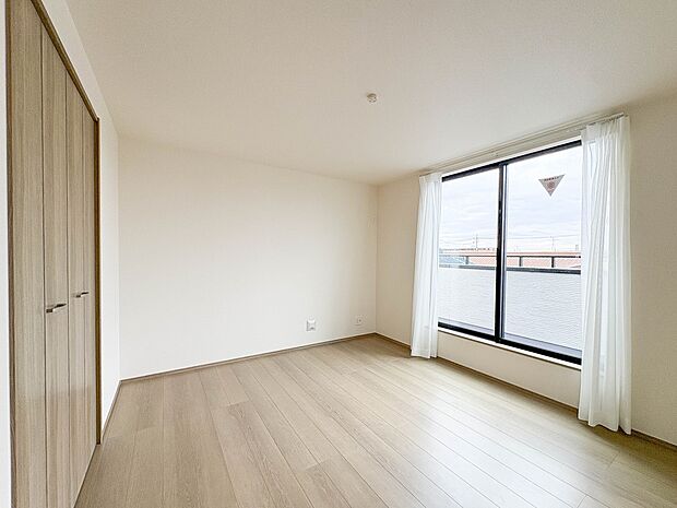 A号棟【寝室】充実した生活は伸びやかな居室空間から始まります。快適に・伸びやかに。心の潤いを求める方々へ。