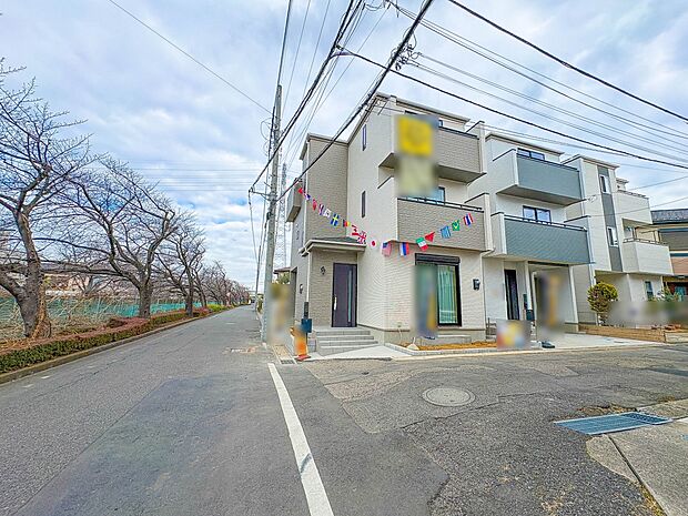 A号棟【前面道路】車の通行が少ないので、静かな住環境を維持することができます。