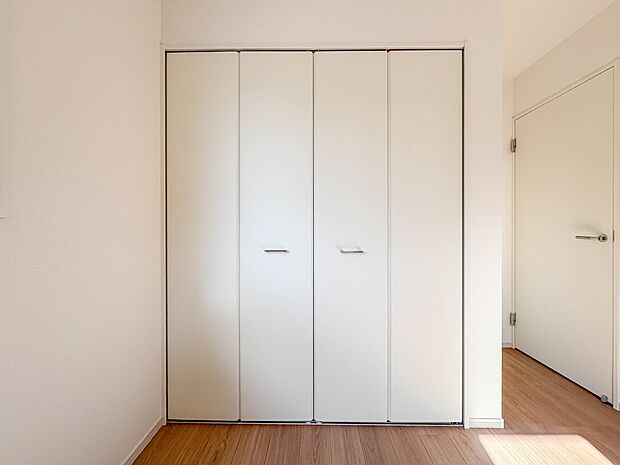 【収納】各部屋を最大限に広く使って頂ける様、全居住スペースに収納付。プライベートルームはゆったりと快適に。