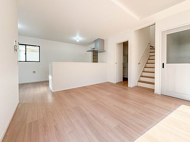 【LDK19.8帖】忙しい朝でも家族揃って食事をしたいゆとりあるダイニングスペース。