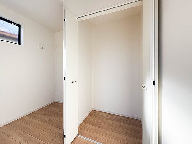【収納】各部屋を最大限に広く使って頂ける様、全居住スペースに収納付。プライベートルームはゆったりと快適に。
