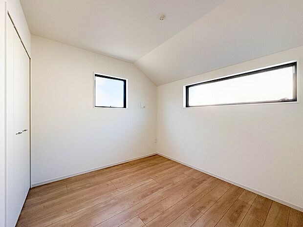 【洋室5.5帖】充実した生活は伸びやかな居室空間から始まります。快適に・伸びやかに。心の潤いを求める方々へ。