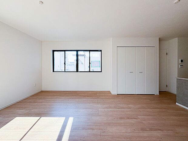 【LDK18.0帖】会話でホッとコミュニケーションできるリビング。料理でホッとハピネスになるキッチンなど。人をホッとさせる最新設備・仕様を採用しています。