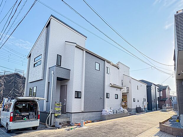 【前面道路】陽当りや通風性など各所に施された工夫で住みやすさを実現。部屋の大きさや周辺環境・街並など、資料には掲載していない情報が現地にはたくさんございます。是非ご確認下さい。