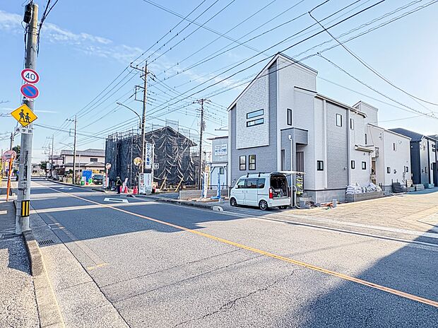【前面道路】陽当りや通風性など各所に施された工夫で住みやすさを実現。部屋の大きさや周辺環境・街並など、資料には掲載していない情報が現地にはたくさんございます。是非ご確認下さい。