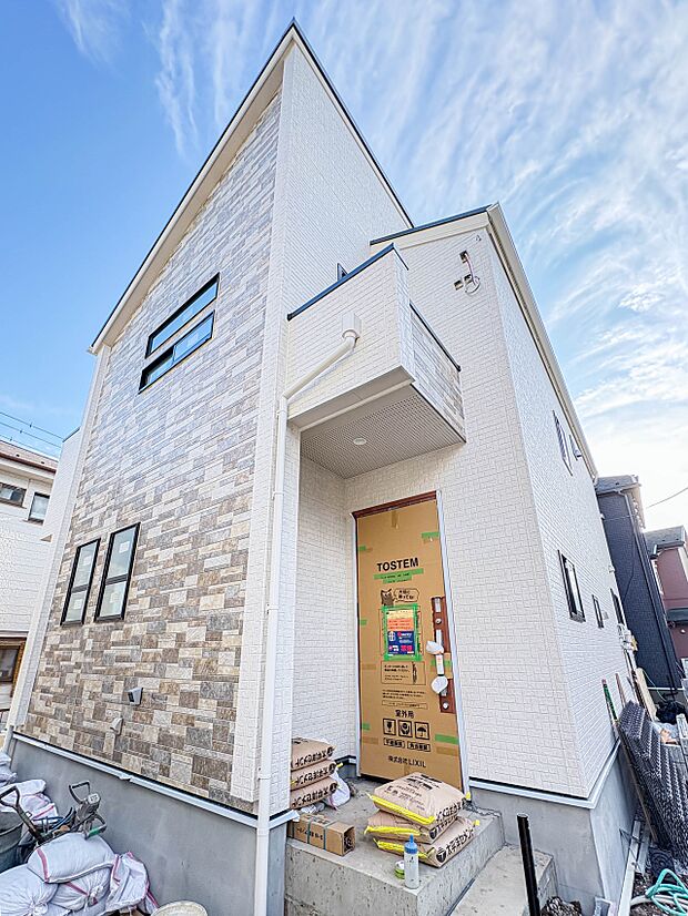 【外観】家は一生のお買物。自分ならではの家族ならではの、家にしたい。書斎を設ける。子どものプレイングルームを設ける。趣味のオーディオルームを設置する。夢を追うオンリーワンの家です。