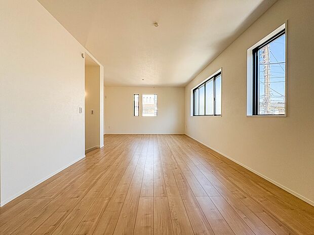 【LDK17.66帖】うららかな陽射しがどのお部屋にも降り注ぎますように、快適さを追求した間取設計。得難い立地環境での生活を恵みの豊かな永住の地へと変えてくれます。