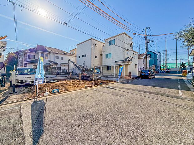 【前面道路-幅員約7.2ｍ-】前面道路は車通りがほとんどなく、且つ幅がかなり広いため駐車もラクラクです。