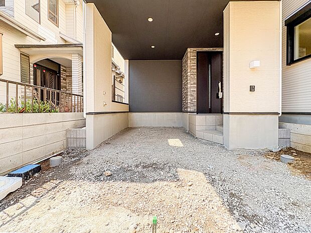 【駐車場】毎日の生活にマイカーが必須という方は、購入を検討する際、駐車場があることは大事な条件です。毎日の通勤や家族の送迎、買い物やお出かけなどクルマのある暮らしを満喫したい方は要チェック。…