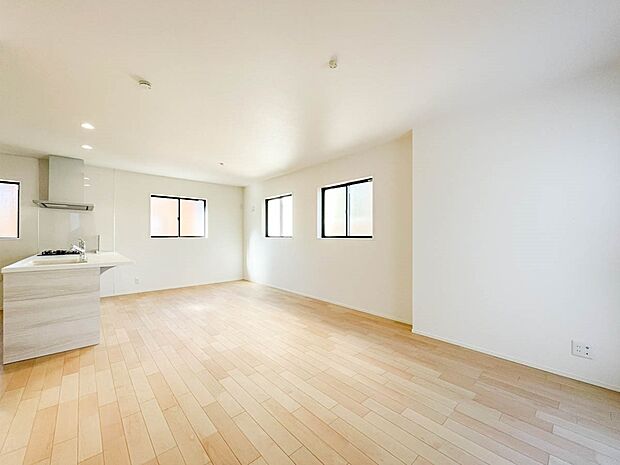 【ダイニングキッチン】会話でホッとコミュニケーションできるリビング。料理でホッとハピネスになるキッチンなど。人をホッとさせる最新設備・仕様を採用しています。