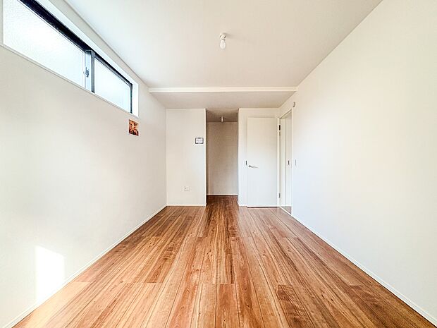 【洋室】充実した生活は伸びやかな居室空間から始まります。快適に・伸びやかに。心の潤いを求める方々へ。