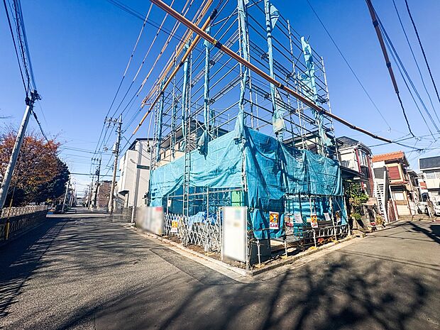 【駐車場】毎日の生活にマイカーが必須という方は、購入を検討する際、駐車場があることは大事な条件です。毎日の通勤や家族の送迎、買い物やお出かけなどクルマのある暮らしを満喫したい方は要チェック。…