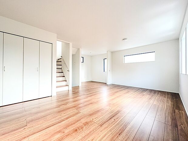 【LDK】家族そろって、お話ししながら、お料理を創る、食べる。ダイニングンならではの家族の風景です。家族との楽しい食事が好き。