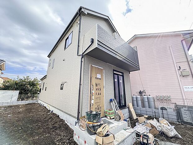 カースペース2台可/駐輪スペース。広々カースペースです。自転車、バイクなども置き場に困りません。