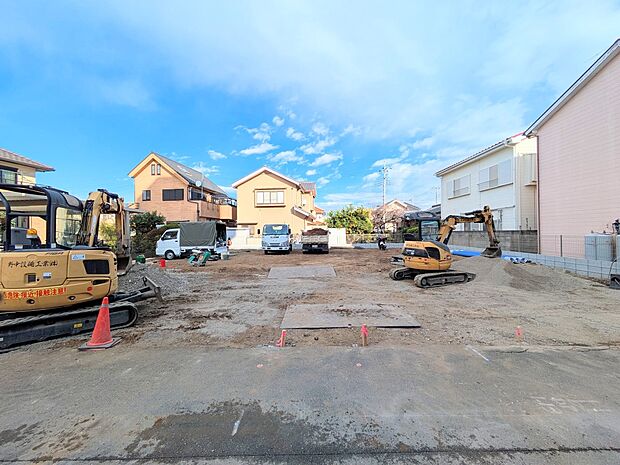 【駐車場】ゆったりとした駐車スペースを確保。大きめのお車でもOK。