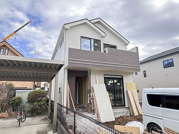 カースペース2台可/駐輪スペース。広々カースペースです。自転車、バイクなども置き場に困りません。