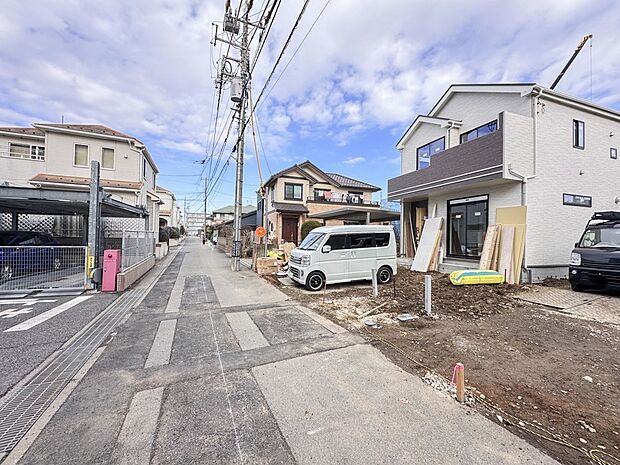 【駐車場】ゆったりとした駐車スペースを確保。大きめのお車でもOK。
