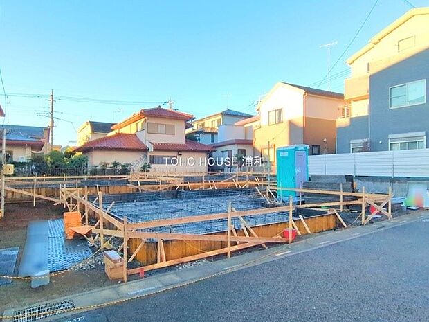 A号棟【外観】こちらの物件が少しでも気になるようでしたら、お気軽にお問合せください。人生でいちばん大きなお買い物ですので、ゆっくりご見学ください。ネット上の画像と実際の見学では、リアル感がま…