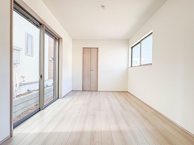 A号棟【洋室6帖】充実した生活は伸びやかな居室空間から始まります。快適に・伸びやかに。心の潤いを求める方々へ。