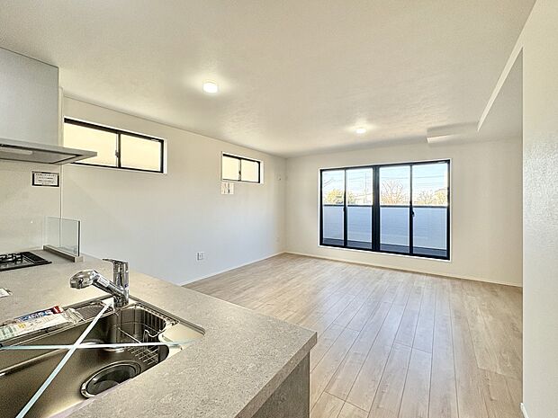 インテリアショップで見掛けた「あの家具」も置ける、ゆったりとした空間。時に広さが上質な寛ぎの時間になる事も。