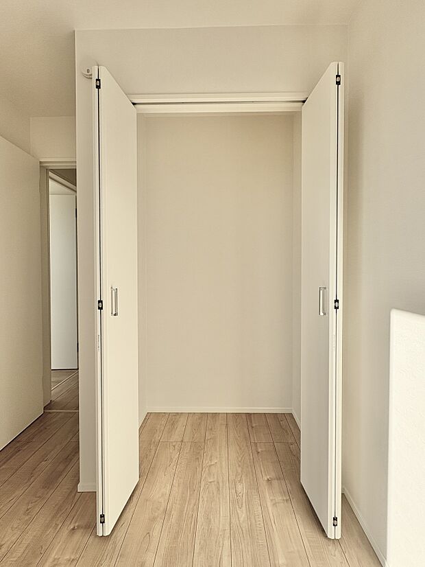 【収納】各部屋を最大限に広く使って頂ける様、全居住スペースに収納付。プライベートルームはゆったりと快適に。