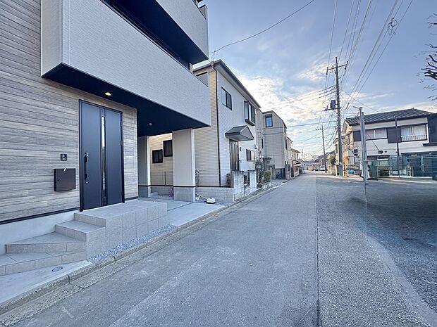 車の通行が少ないので、静かな住環境を維持することができます。