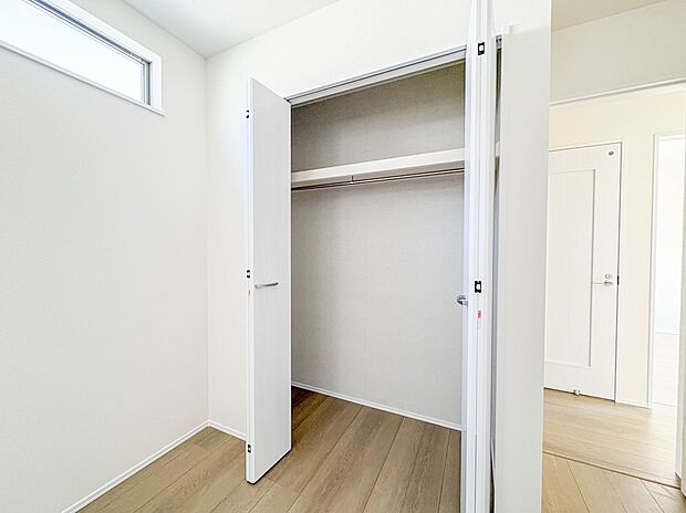 C号棟【収納】各部屋を最大限に広く使って頂ける様、全居住スペースに収納付。プライベートルームはゆったりと快適に。