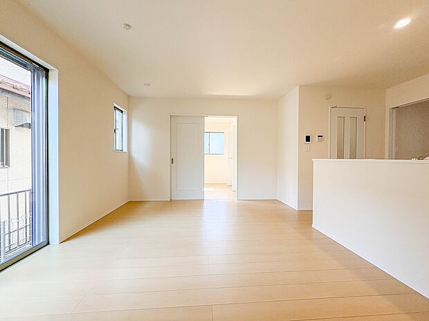 B号棟【LDK14帖】インテリアショップで見掛けた「あの家具」も置ける、ゆったりとした空間。時に広さが上質な寛ぎの時間になる事も。