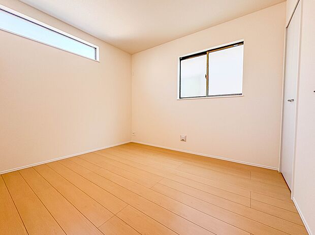 B号棟【子供部屋5.25帖】お子様のお部屋にぴったりなクロークを備えたフローリング仕様の洋室です。
