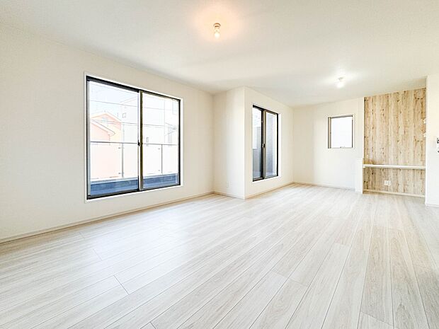 インテリアショップで見掛けた「あの家具」も置ける、ゆったりとした空間。時に広さが上質な寛ぎの時間になる事も。