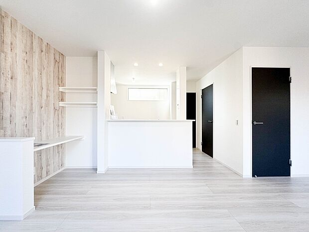 【Dining】ダイニングテーブルを置いても十分な広さが確保されています。