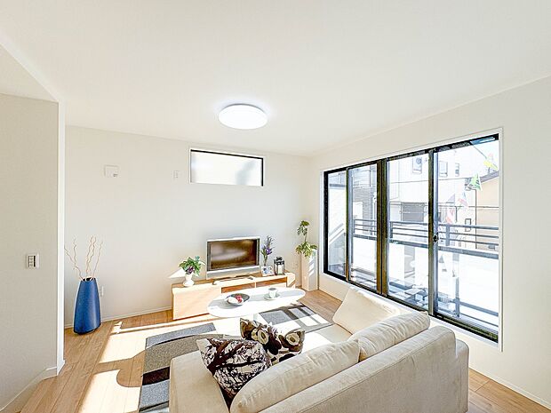 【LDK15.6帖+床暖房】明るく開放的な空間が広がるLDK。