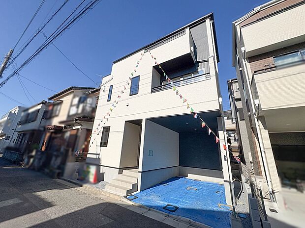 【外観】家族の温かさと陽光の暖かさ、楽しい毎日と明るい未来を予感させる「空間が織り成すひとつ先の住み心地」を演出します。