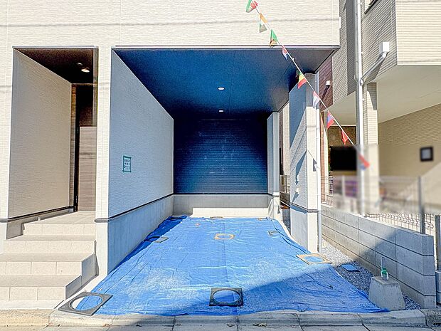 【駐車場】毎日の生活にマイカーが必須という方は、購入を検討する際、駐車場があることは大事な条件です。毎日の通勤や家族の送迎、買い物やお出かけなどクルマのある暮らしを満喫したい方は要チェック。…