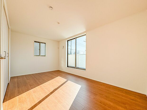 2号棟【寝室7.5帖】充実した生活は伸びやかな居室空間から始まります。快適に・伸びやかに。心の潤いを求める方々へ。